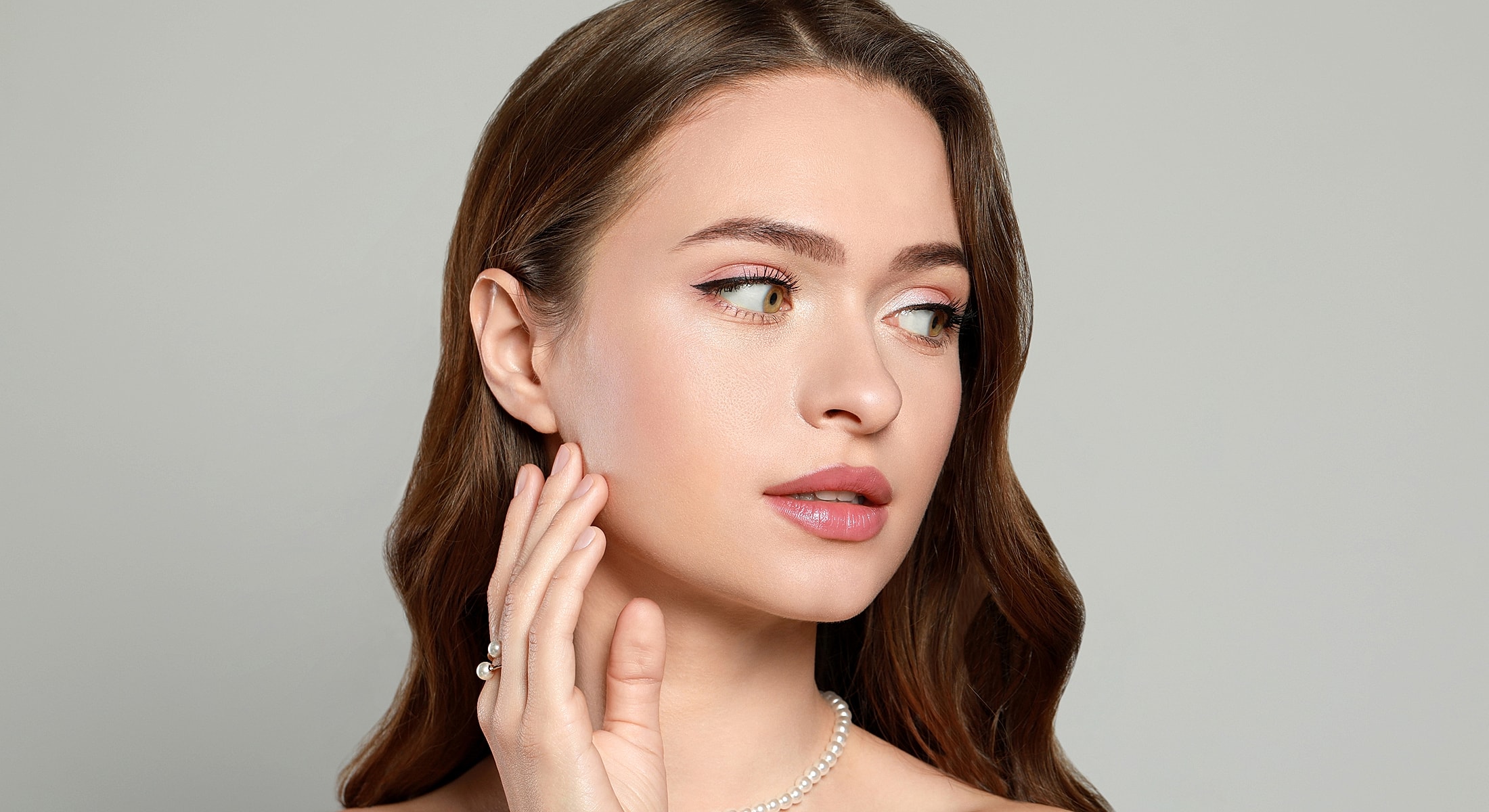 Woman with elegant makeup and jewelry.