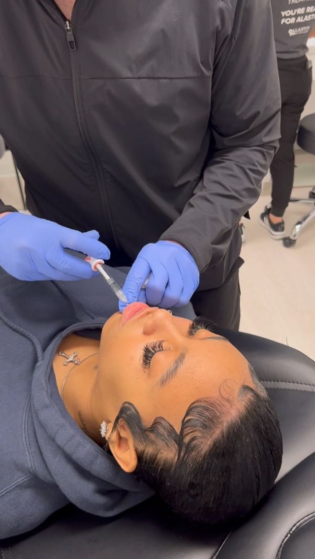 We know you’ve been thinking about it. 

💉Just book it!💉 

#themodern #injectable #filler #botox #kysse #juvederm #modernizingbeauty #themoderndifference #drjuleswalters #drwalters #cheekfiller #lipfiller #facialrejuvenation #restylane #injector #surgeoninjector #plasticsurgery #plasticsurgeon #metairie #lousiana #neworleans